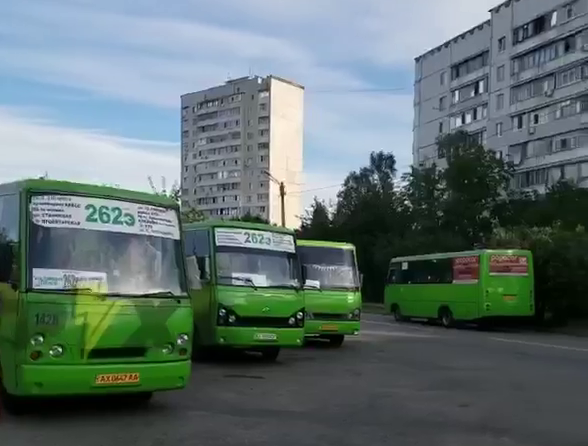 Ліміт пасажирів у салоні: під Харковом маршрутчики відмовилися виходити на рейс