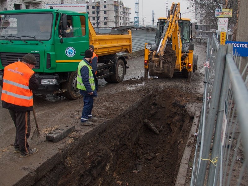 Коммунальщики устранили 11 аварий на водопроводных магистралях за сутки