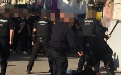 Экс-полицейского будут судить по подозрению в избиении людей на Харьков Прайде