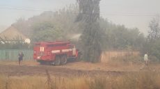 10 гектар леса в Харьковской области горит возле военной части (фото, видео)