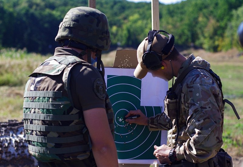 Офицеры подразделений Нацгвардии испытали украинские винтовки