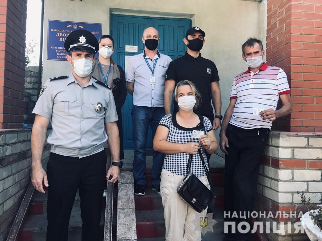 Жителям Двуречанского района, которые пострадали от пожаров, вручили паспорта (фото)