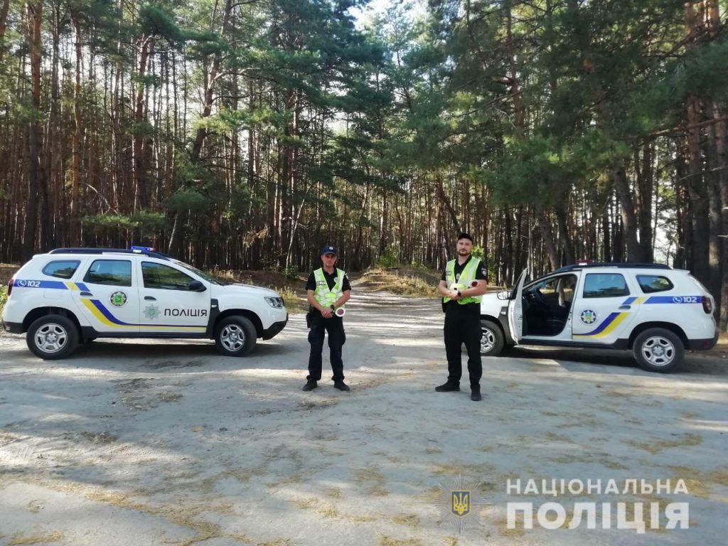 Пожежами у Харківській області зайнялася поліція: евакуюють місцевих мешканців (фото, відео)