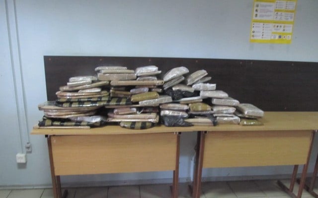На Харьковщине задержали водителя, который пытался ввести в Украину 200 надгробных табличек
