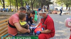 В Харькове на детской площадке перевернулся «детский паровозик» (фото, видео)