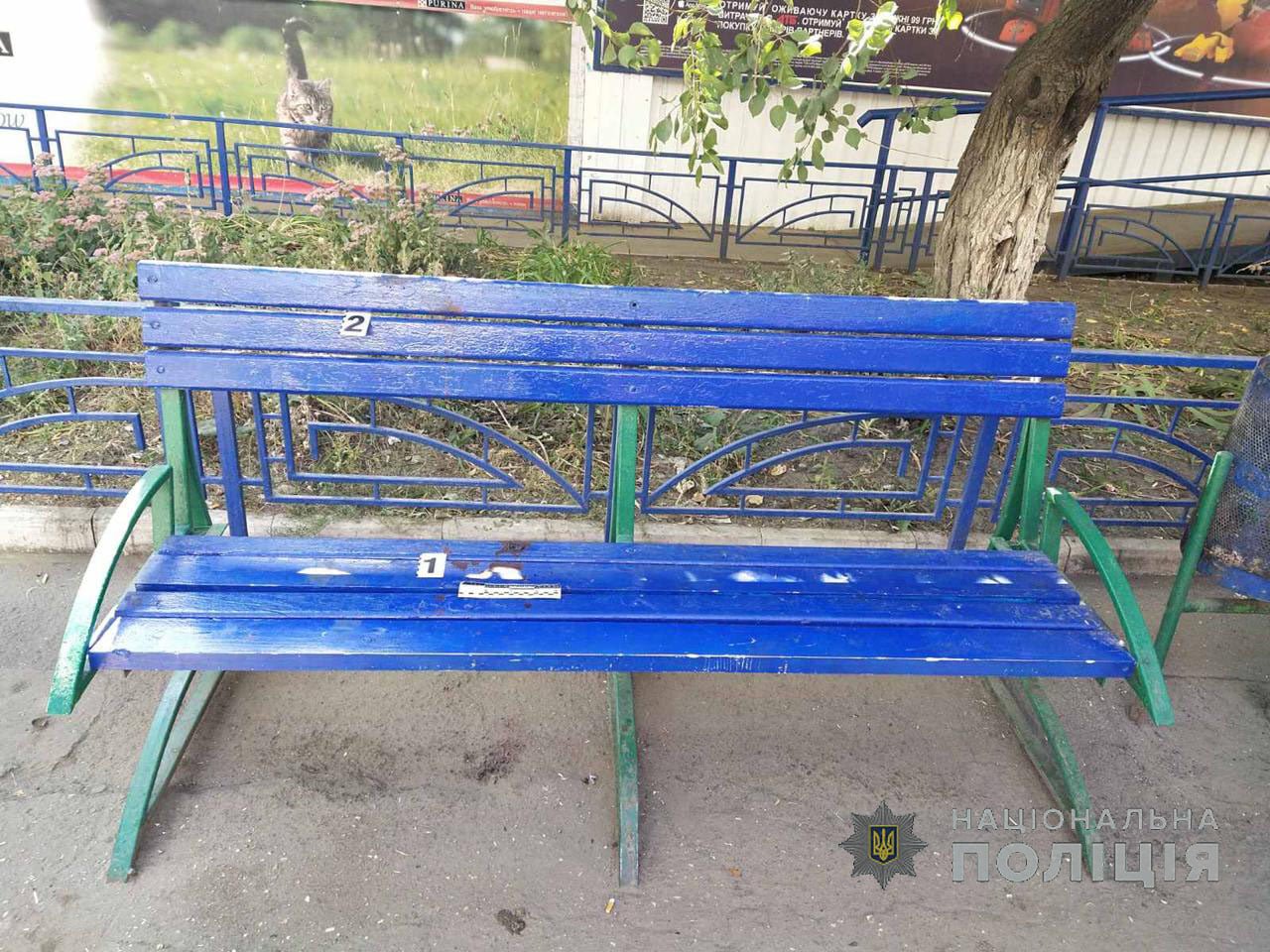 В Харькове двое мужчин подрались из-за места на лавочке (фото)