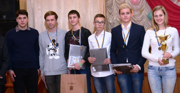 Харківські школярі здобули срібні медалі на Міжнародному турнірі юних фізиків