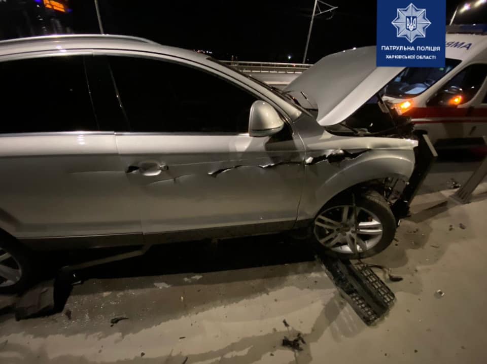 Пьяный водитель в Харькове стали причиной тройного ДТП (фото)