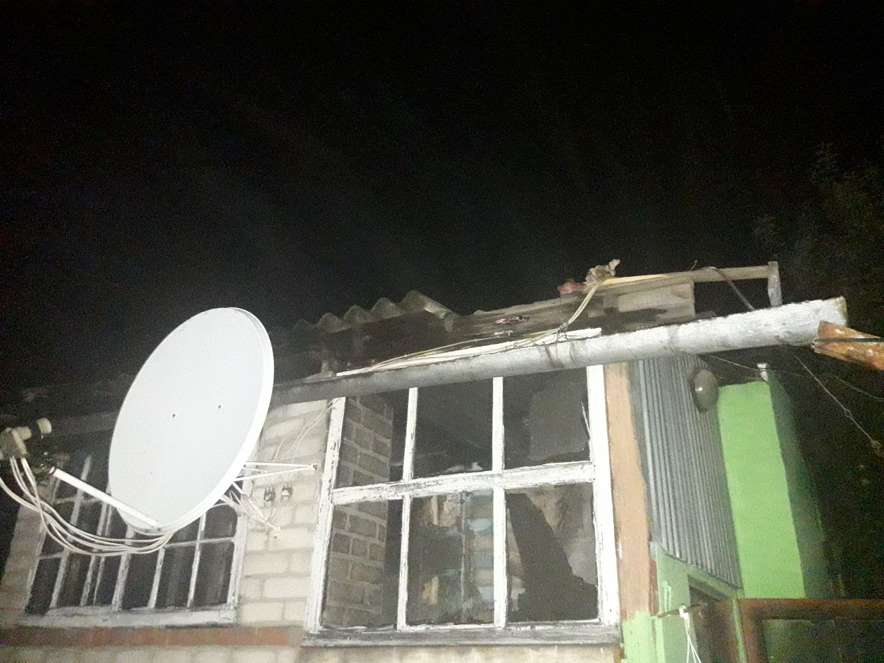 Под Харьковом владелец частного дома из-за пожара остался без крыши (фото)