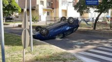 В Харькове на перекрестке перевернулась Skoda (фото)