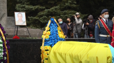 «Мріяв про небо» — у Харкові попрощалися із загиблим курсантом Віталієм Вільховим (відео)