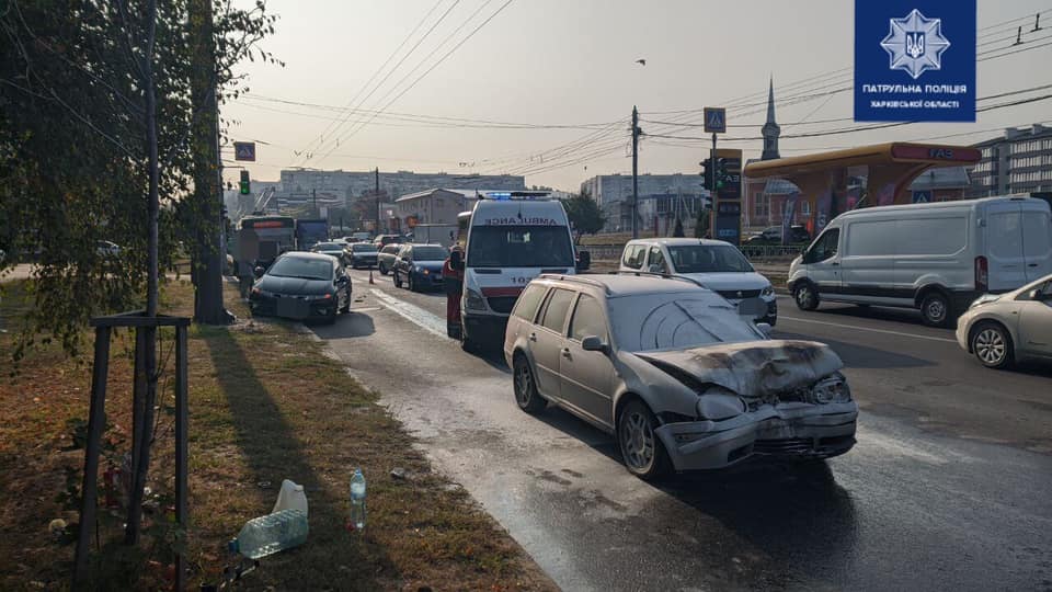 В Харькове в тройном ДТП пострадали два человека (фото)