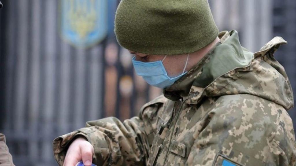 Еще двух харьковских военных госпитализировали с коронавирусом
