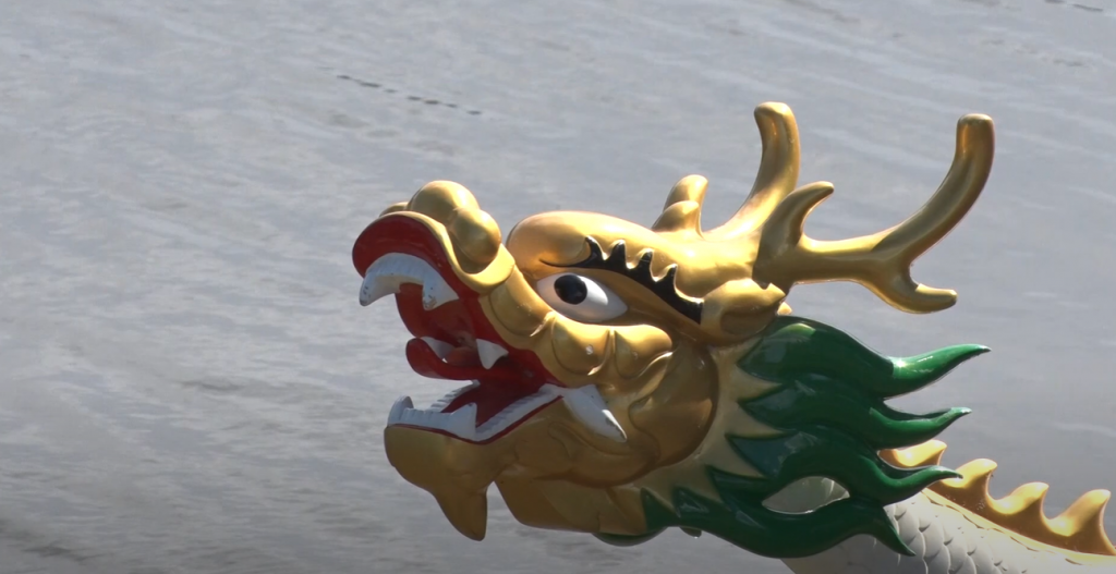 Відбулися перегони на човнах-«драконах» на «Кубок Салтiвського м’ясокомбiнату» (відео)