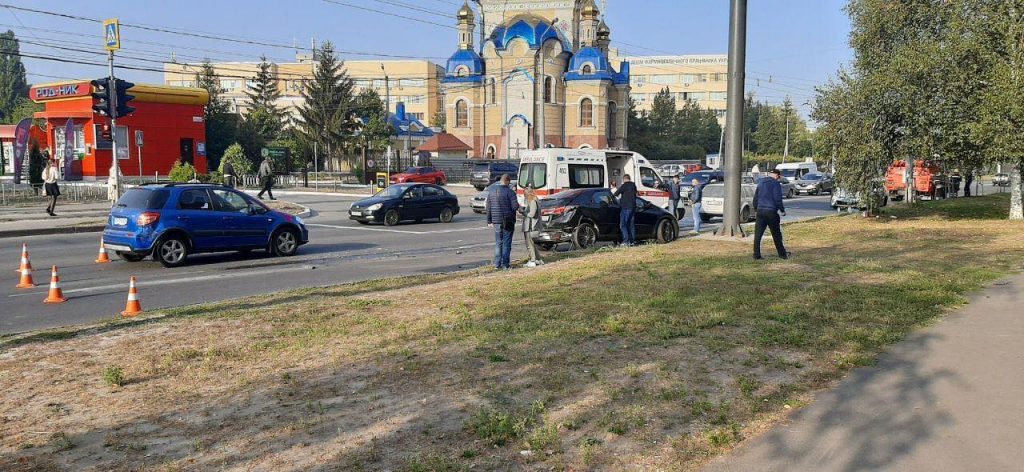 Подробиці ДТП на вулиці Валентинівській: два пасажири у лікарні (фото)