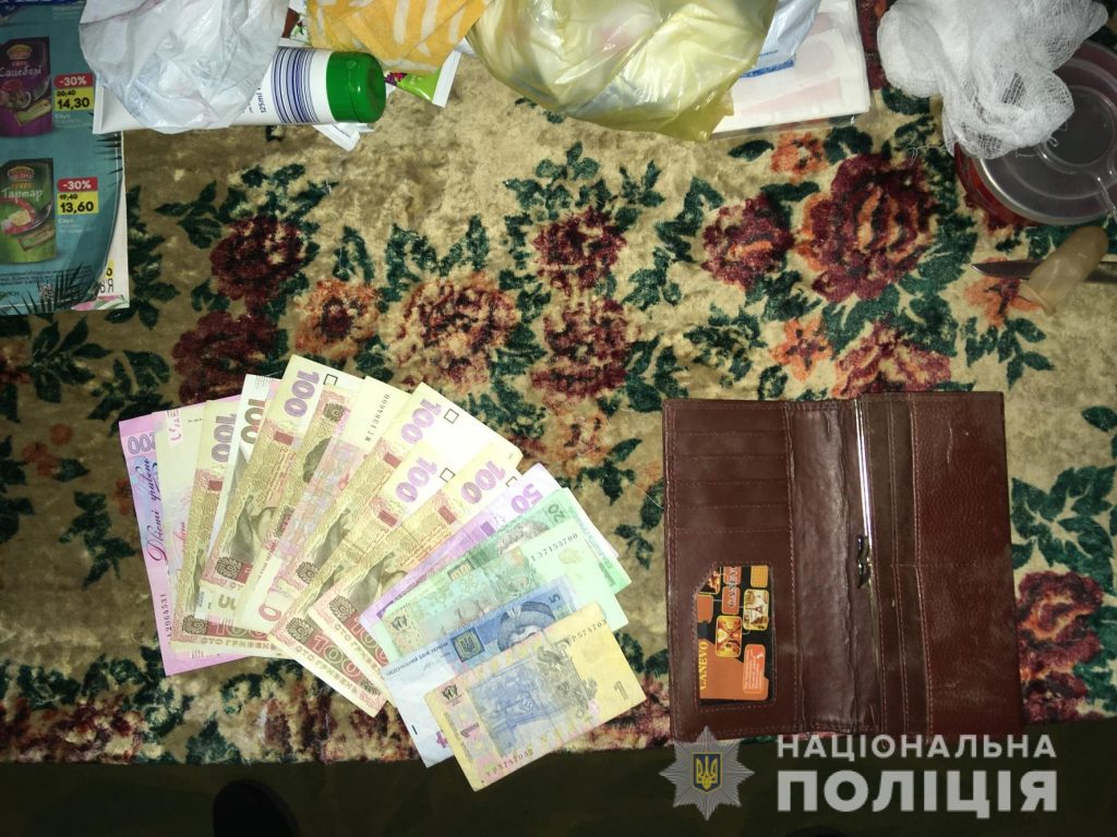 Жінка на Харківщині пограбувала пенсіонерку