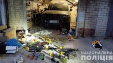 В гараже на Алчевских, где совершено самоубийство, полиция нашла арсенал боеприпасов (фото)