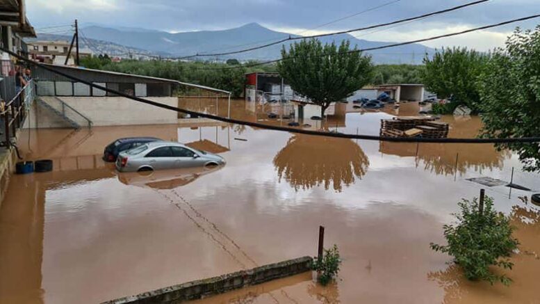 На Грецию обрушился циклон Ианос, есть жертвы и разрушения (видео, фото)