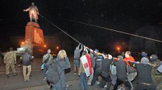 6 років тому у Харкові повалили пам’ятник Леніну (фото)