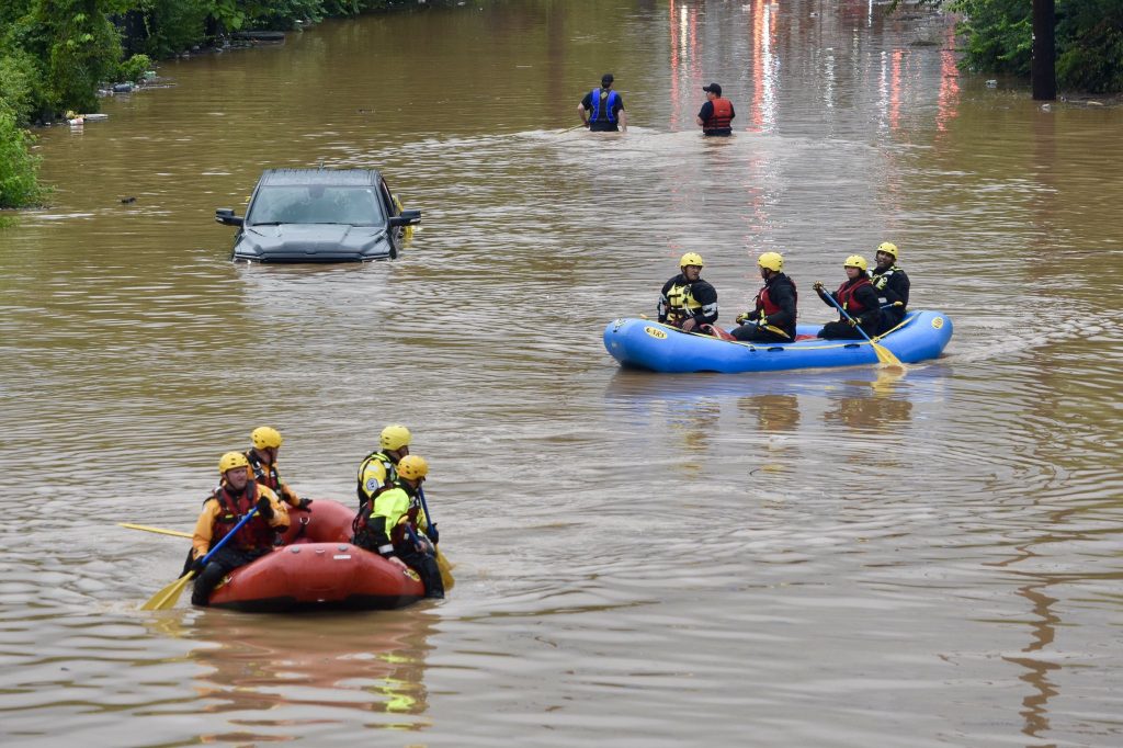 В Вашингтоне выпало огромное количество осадков — город пострадал от наводнения (фото, видео)