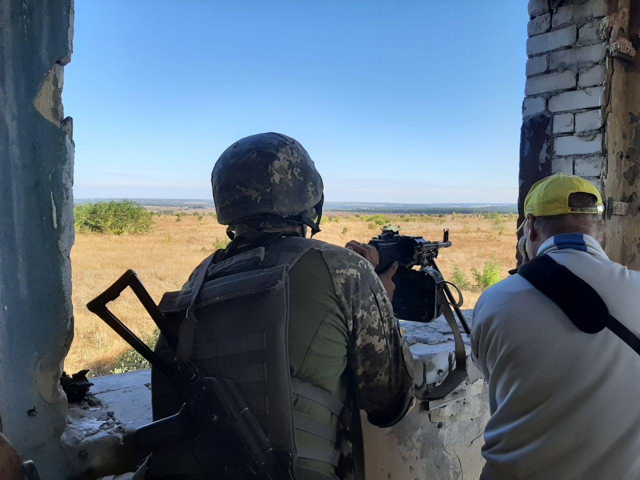 Контрактники, які несли службу на Донбасі, провели навчання під Харковом (відео)
