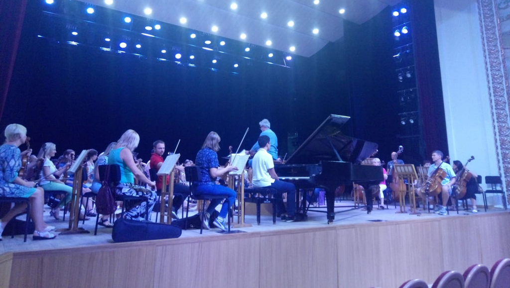 Фортепіанний концерт Чайковського на сцені Харківської філармонії виконає 15-річний львівський піаніст (відео)