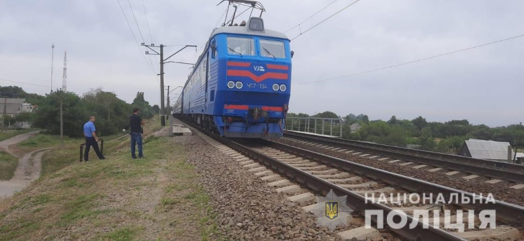 В Змиевском районе под поезд попала 78-летняя женщина