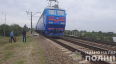 В Змиевском районе под поезд попала 78-летняя женщина