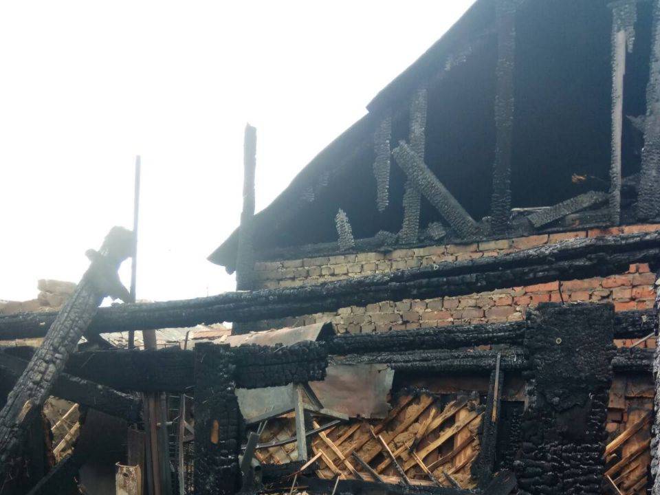 Спасатели ликвидировали пожар в трех частных домах в Харькове