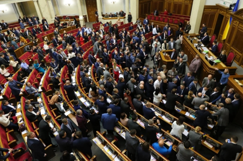 В Верховной Раде минутой молчания почтили память погибших в авиакатастрофе под Чугуевом