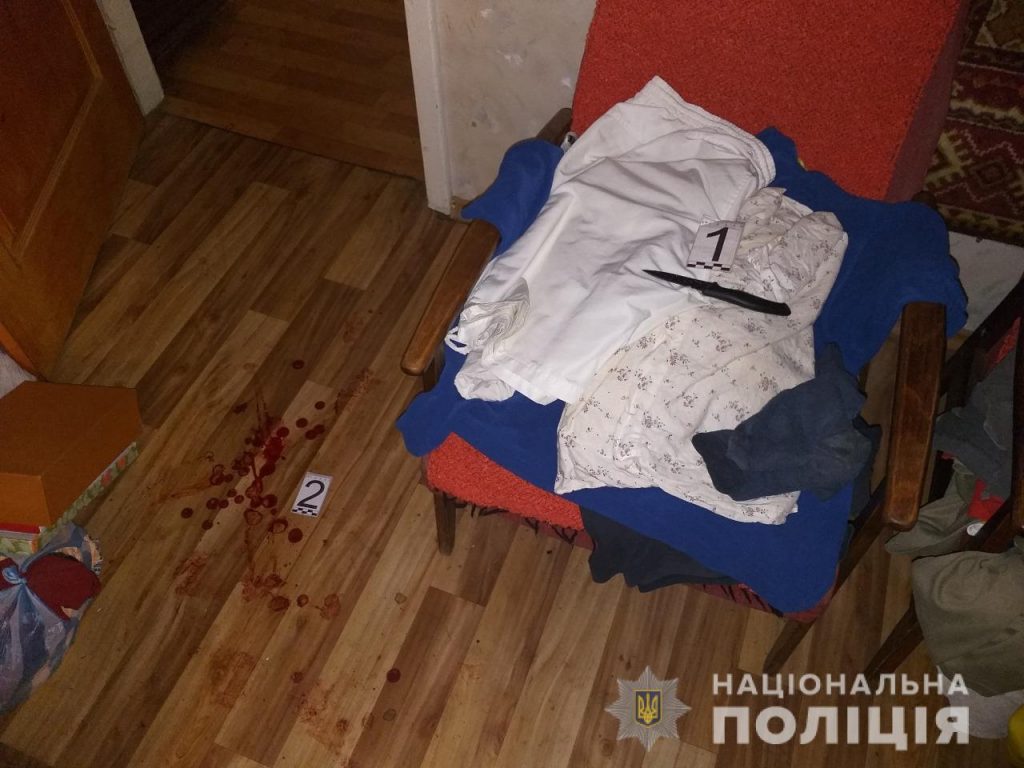 В Харькове во время ссоры женщина ударила ножом хозяина квартиры