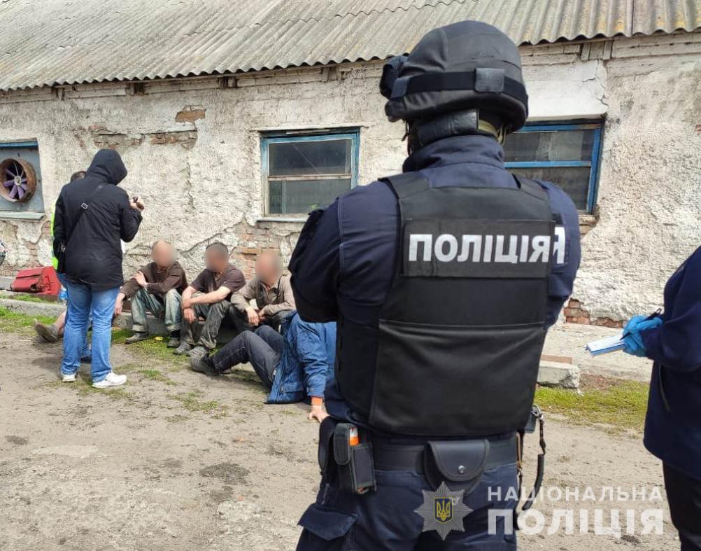 На Харківщині від «фермерів-рабовласників» постраждали щонайменше 12 осіб