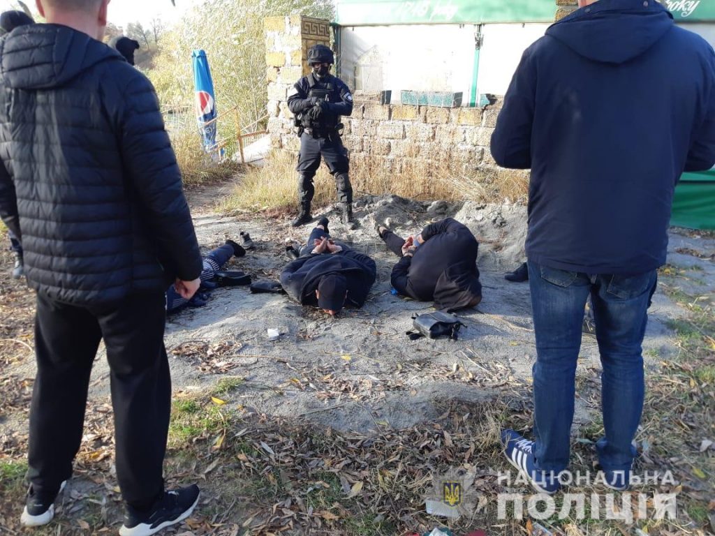 В Харькове за незаконное хранение оружия задержали трех азербайджанцев (фото)