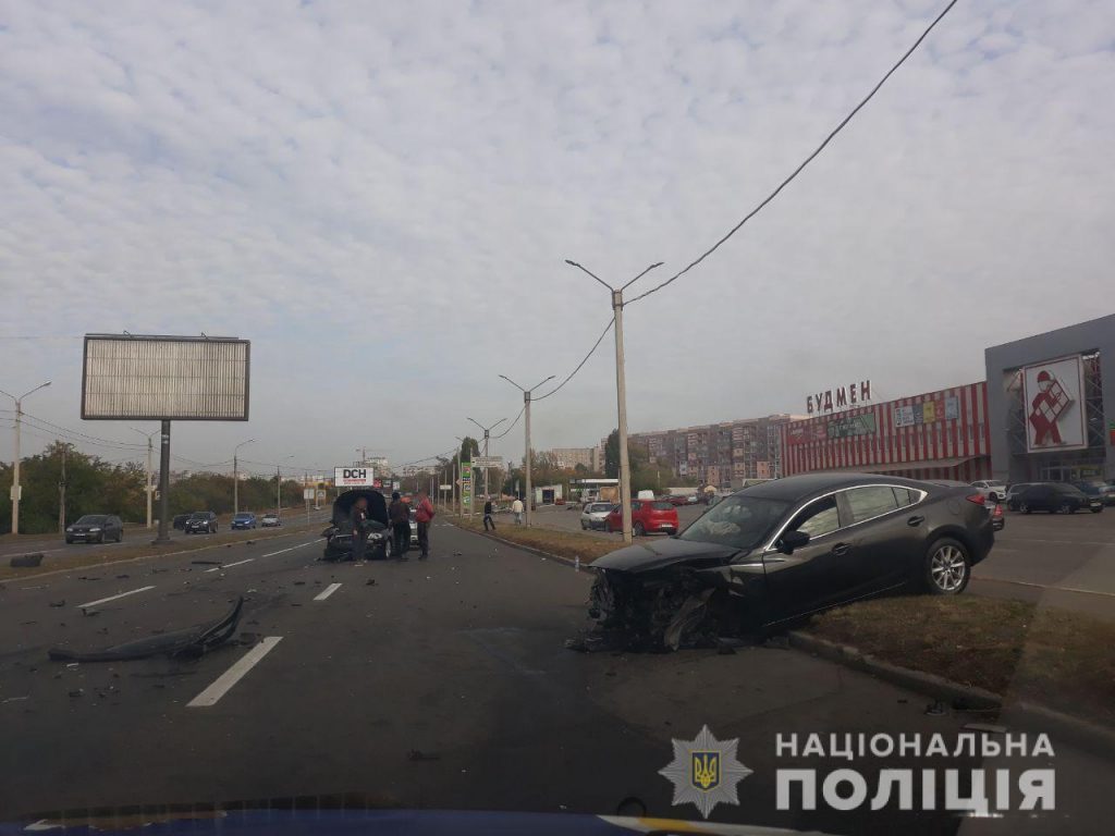Двое мужчин пострадали в аварии в Харькове