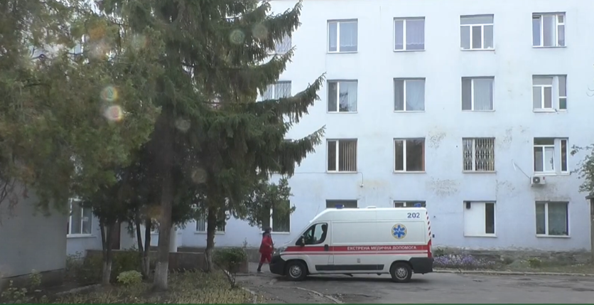Ситуація з ліжками для COVID-хворих у Харкові: лікарня №18 переповнена, а 17-ту — розширюватимуть (відео)