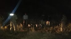 На границе в Харьковской области задержали троих мужчин с контрабандой украинских пальто (фото)