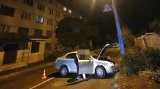 В Харькове произошло ДТП: водитель въехал в столб