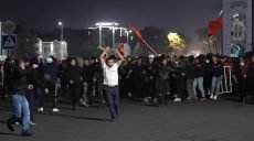 Беспорядки в Кыргызстане: захвачен парламент, из СИЗО освобожден экс-президент