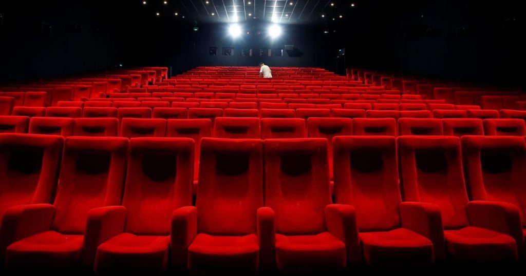 Як харківські кінотеатри працюють у «червоній» карантинній зоні (відео)