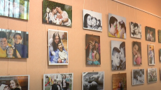 У Харкові відкрилась виставка на підтримку дітей із важкими хворобами (відео)