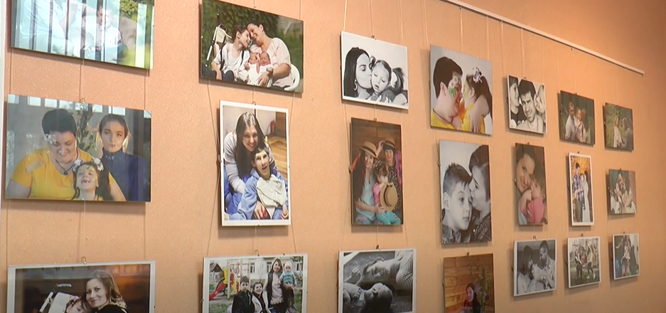 У Харкові відкрилась виставка на підтримку дітей із важкими хворобами (відео)
