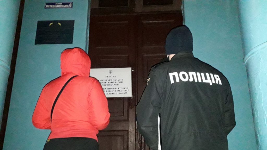 В Харькове наблюдателя «Опоры» заблокировали на участке (видео)
