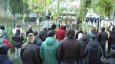 У справі про напад на автобус активістів від ОПЗЖ біля Харкова зменшилася кількість підозрюваних (відео)