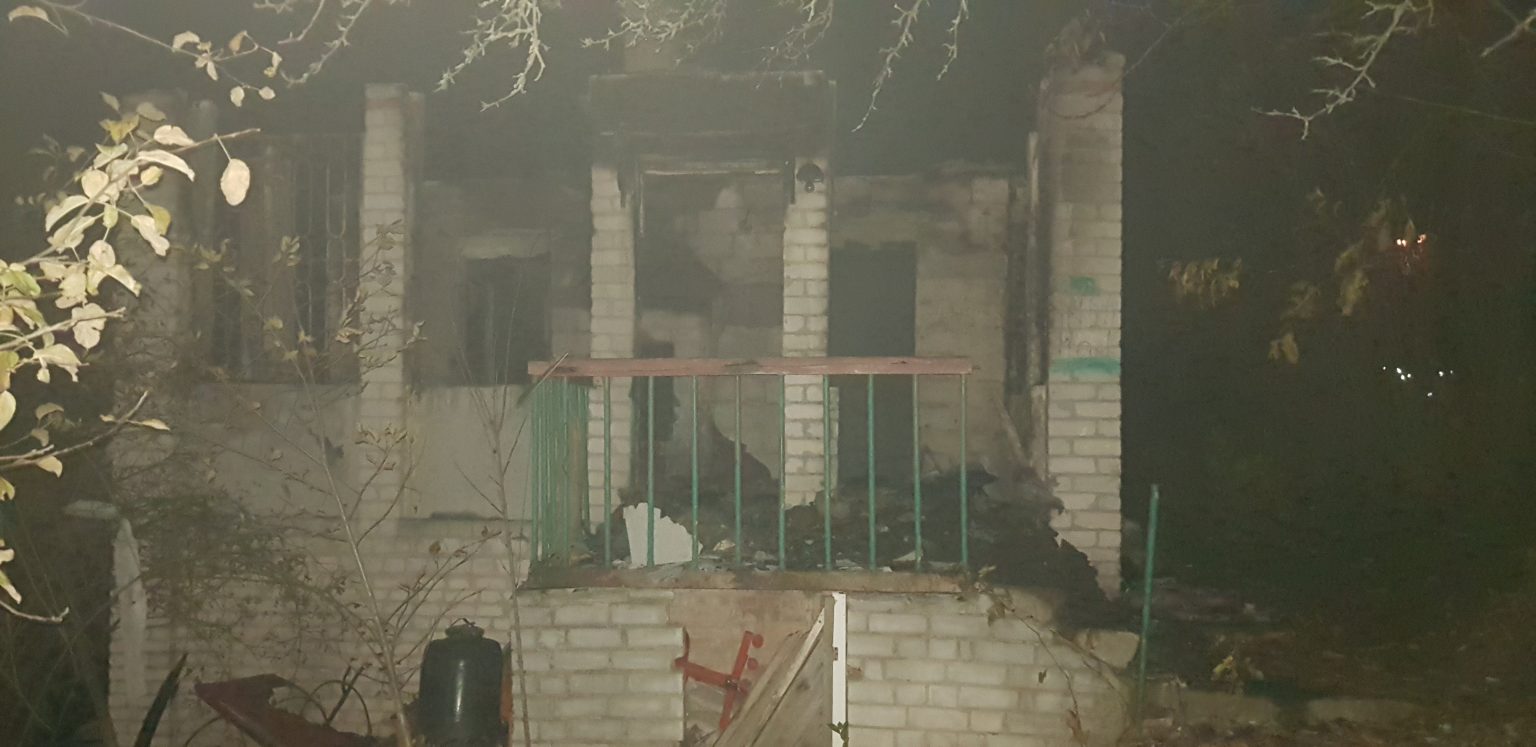 Под Харьковом горела дача (фото)