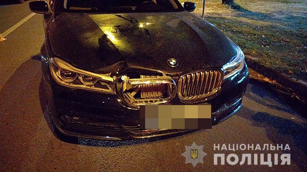 В Харькове водитель BMW на пешеходном переходе сбил 16-летнюю девушку (фото)