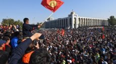 Парламентские выборы: на протестах в Кыргызстане пострадала полиция, депутаты и митингующие