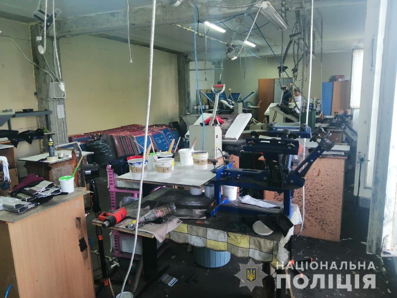 Вьетнамец в Харькове организовал цех по производству фальсифицированной спортивной одежды