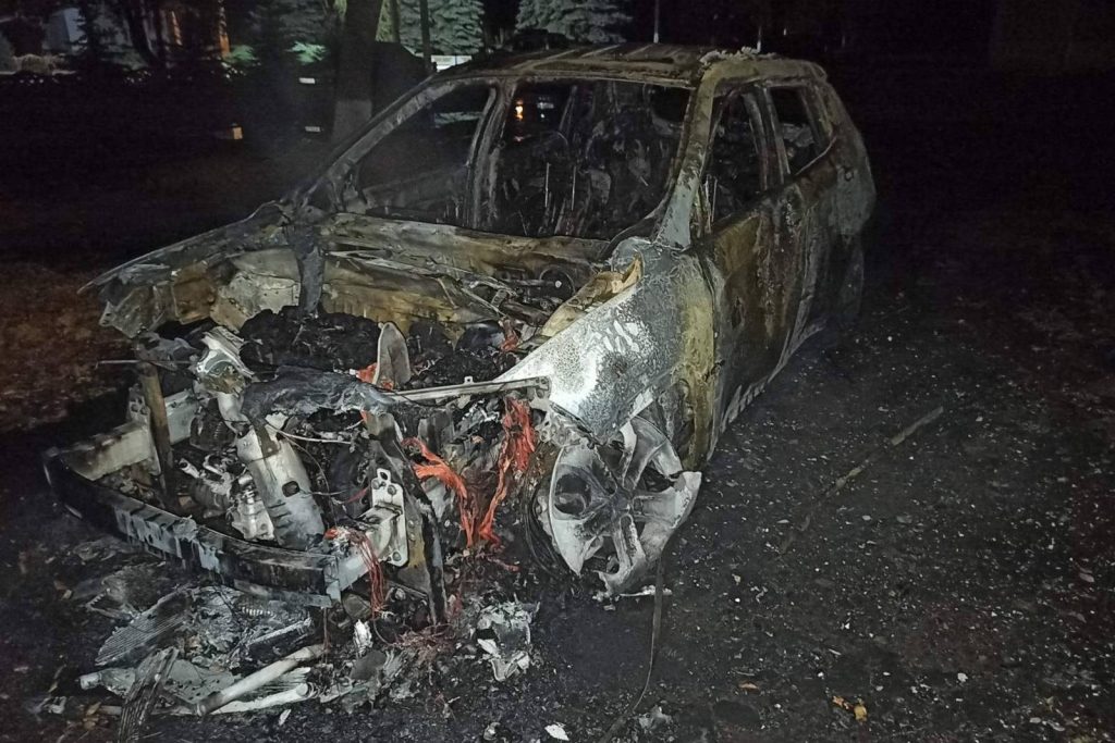 За сутки спасатели Харьковщины дважды выезжали тушить крупные пожары в автомобилях (фото)