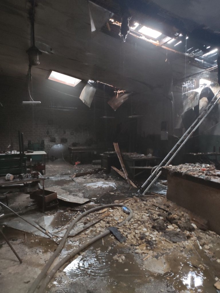 В Харькове горел производственный цех (фото)