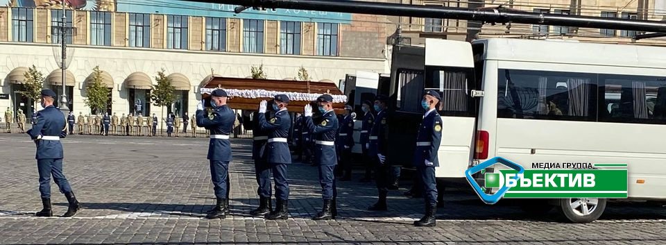 Прощання із загиблими в авіакатастрофі під Харковом (фото, відео)